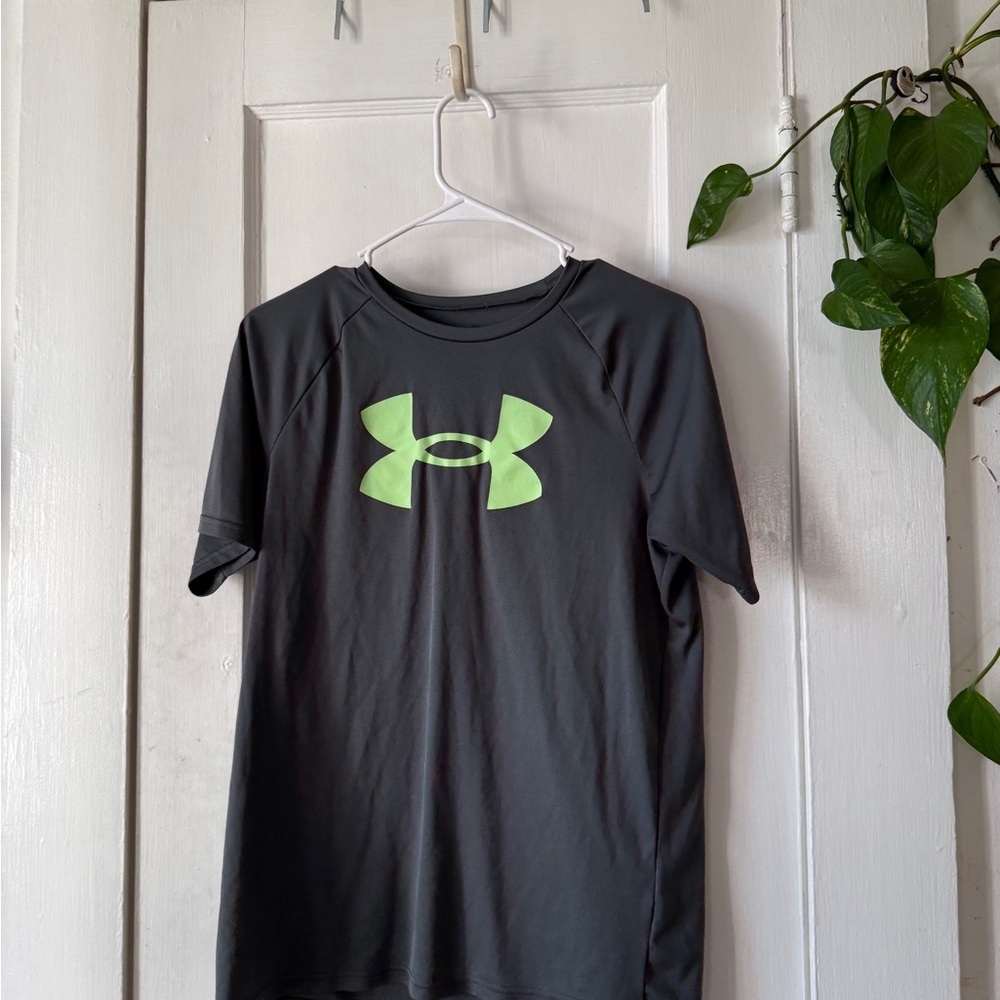 Under Armour youth size XL Dark Gray HeatGear Shirt